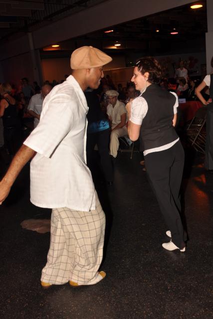 min 2010 11 13 fous swing 103